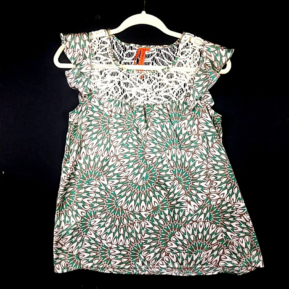 ⭐3/$30 BCBGeneration Flowy Embroidered Top XS